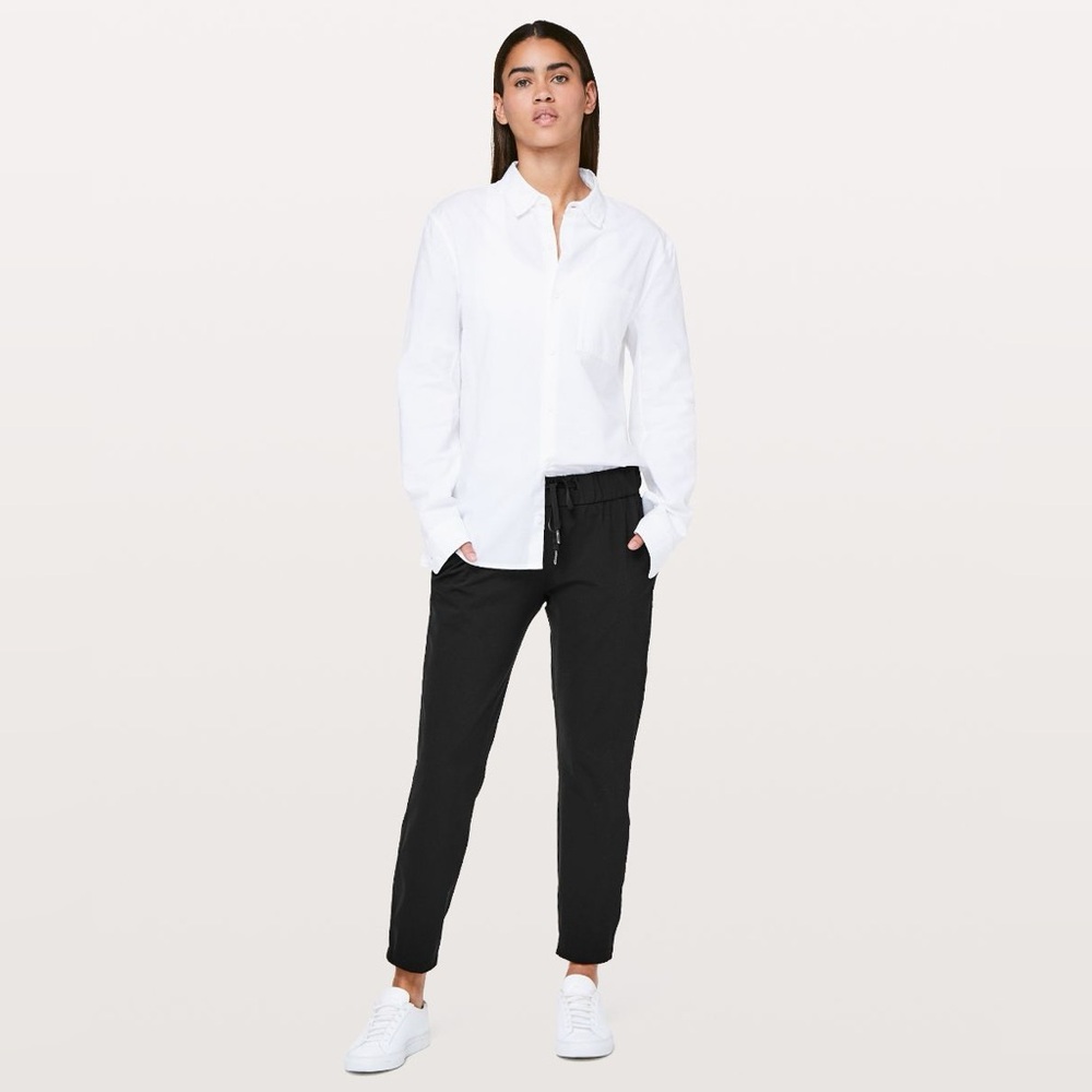 Lululemon on the fly woven pants size 4